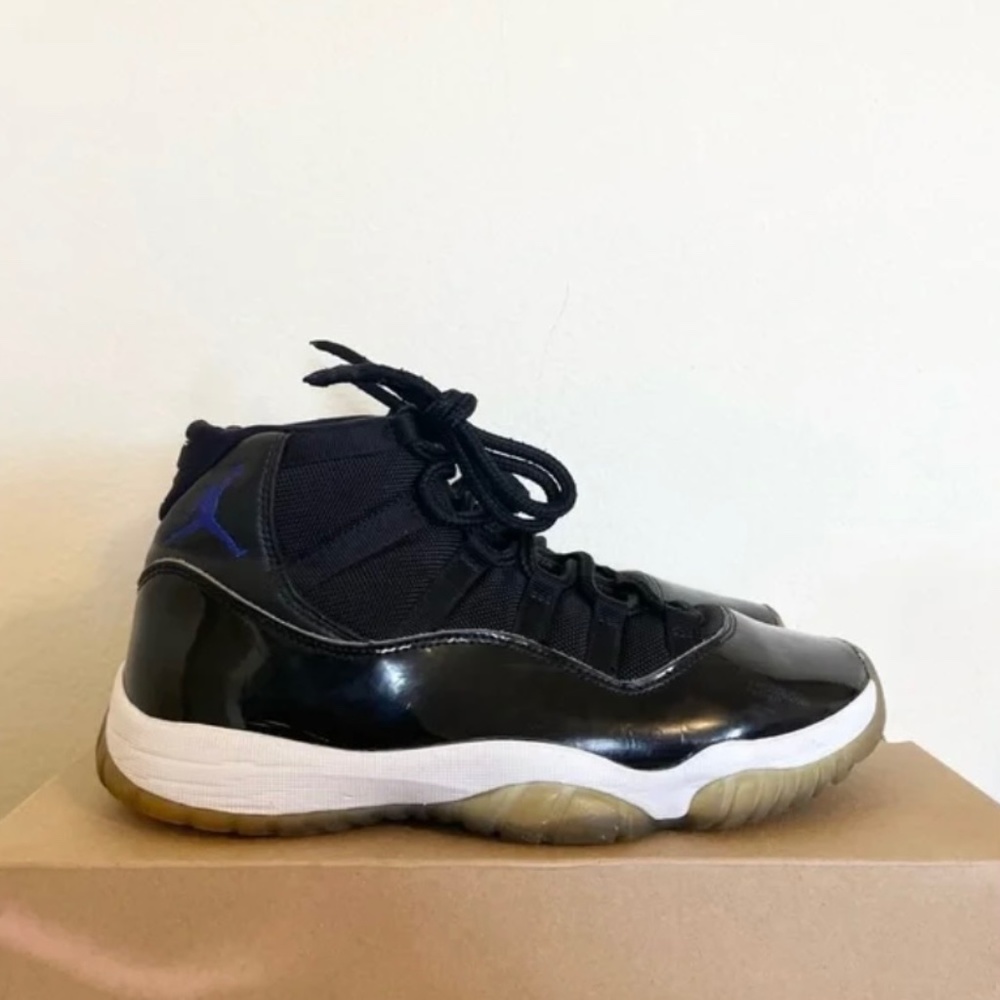 Air Jordan 11 Retro Space Jam Size 8 (PRE-OWNED)